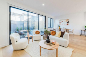 Modern Family Home 3BR in Box Hill North